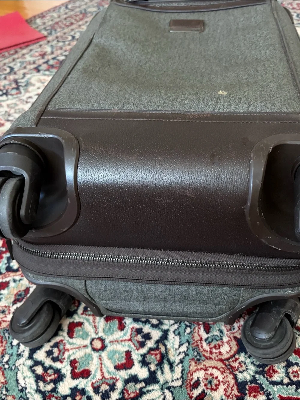 Tumi Astor Osborne 4-Wheeled International Carry on luggage